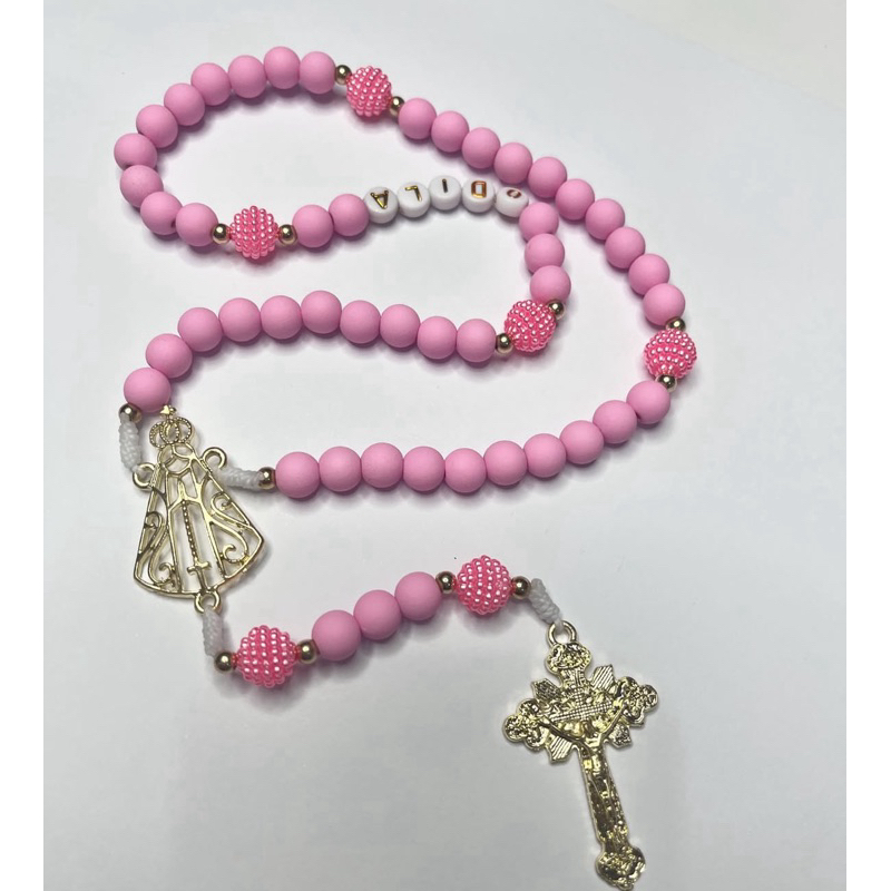 Terço Nossa Senhora Aparecida Emborrachado Rosa em Oferta na Shopee