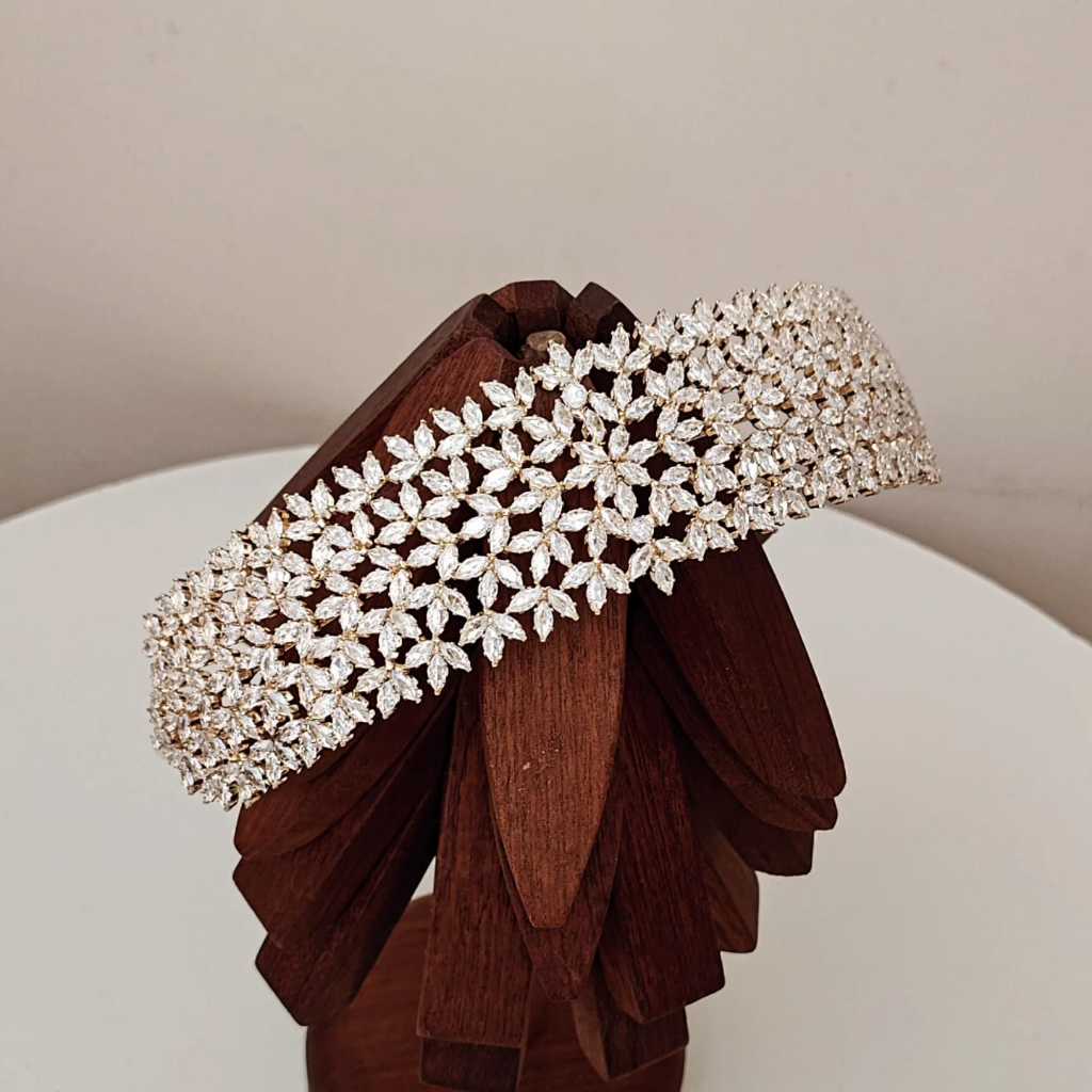 Tiara Porta Coque Coroa Zircônia Dourado Para Penteado Noiva Casamento Festa de 15 Anos Elegante Luxo Dourada
