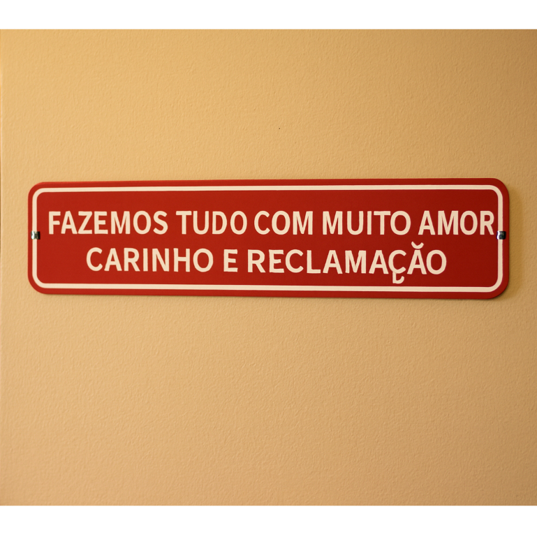 Placa decorativa Amor 20x5cm Plaquinha PLA com frases divertidas Escrita em Relevo carinho terapia