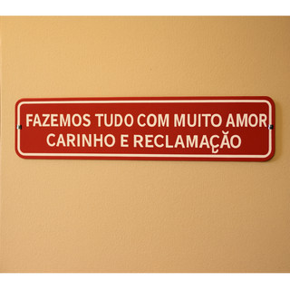 Placa decorativa Amor 20x5cm Plaquinha PLA com frases divertidas Escrita em Relevo carinho terapia