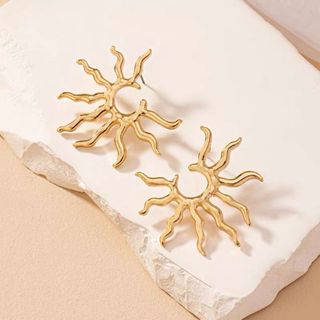 Brincos Femininos em Formato de Sol – Dourado ou Prateado, Antialérgicos, Verão, Modernos e Leves em Oferta na Shopee