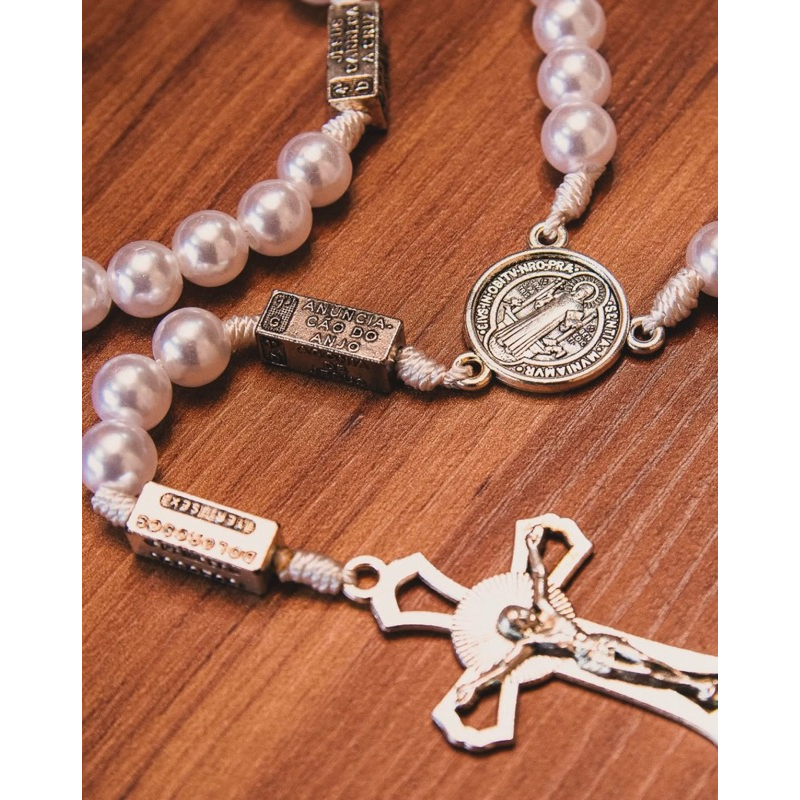 Terço Contemplação Dos Mistérios São Bento Pérola Santo Rosario em Oferta na Shopee
