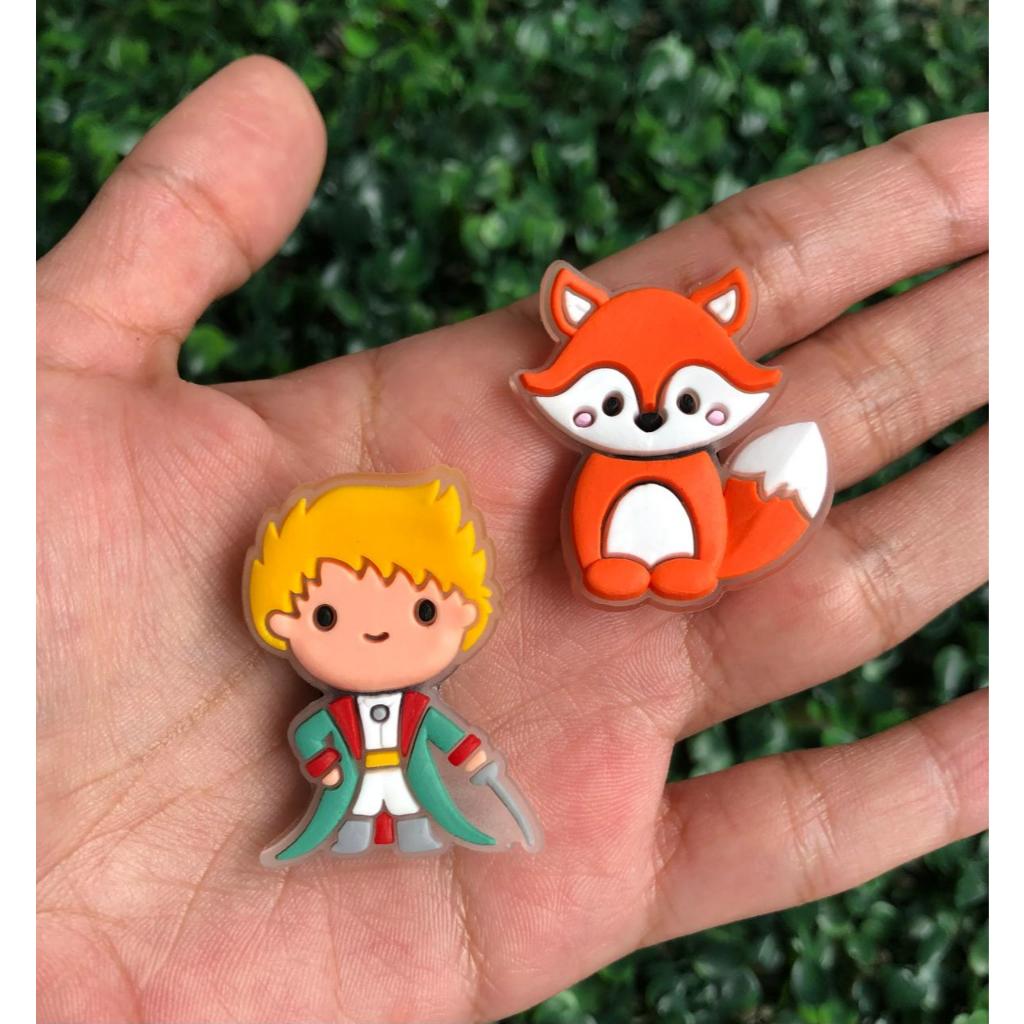 Pin Botton Charm para Babuche Croc - Kit c/2 - Pequeno Príncipe e a Raposa em Oferta na Shopee
