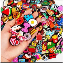 Kit 30 Pins Charmosos Divertidos Sapato Acessórios Decoração Feminina Fivela Crianças Homens Emblemas Menino Menina