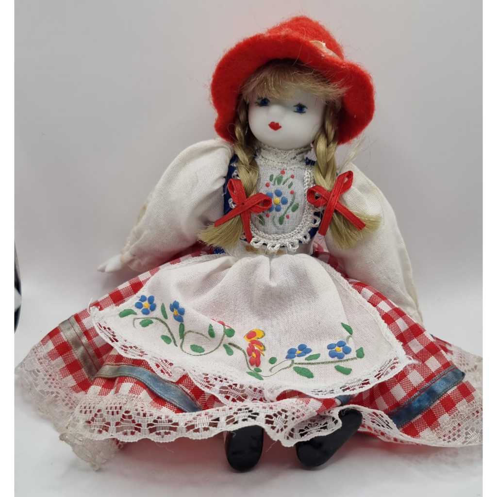 Boneca antiga de porcelana