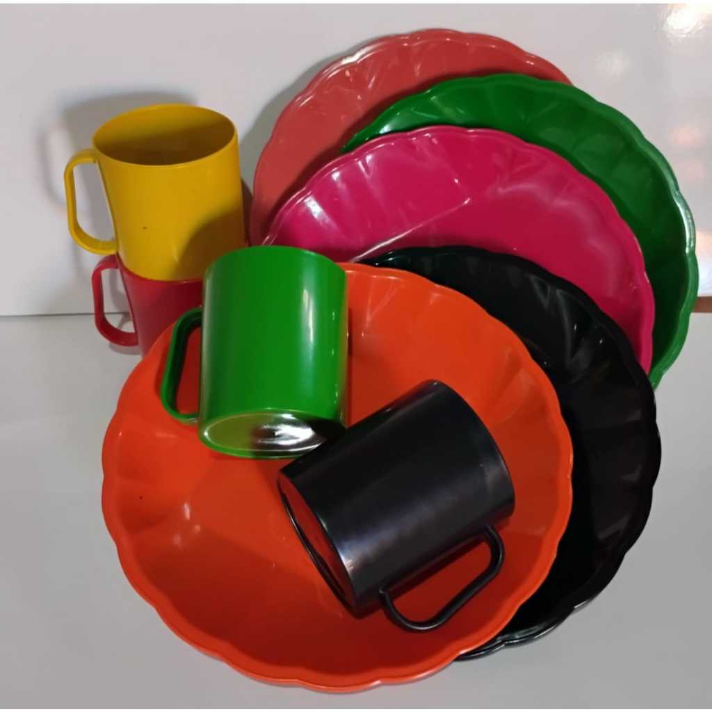 Prato Modelo Concha + Caneca 350ml Mix de Cor Plástico Resistente. Festa/Infantil/Almoço/Jantar.