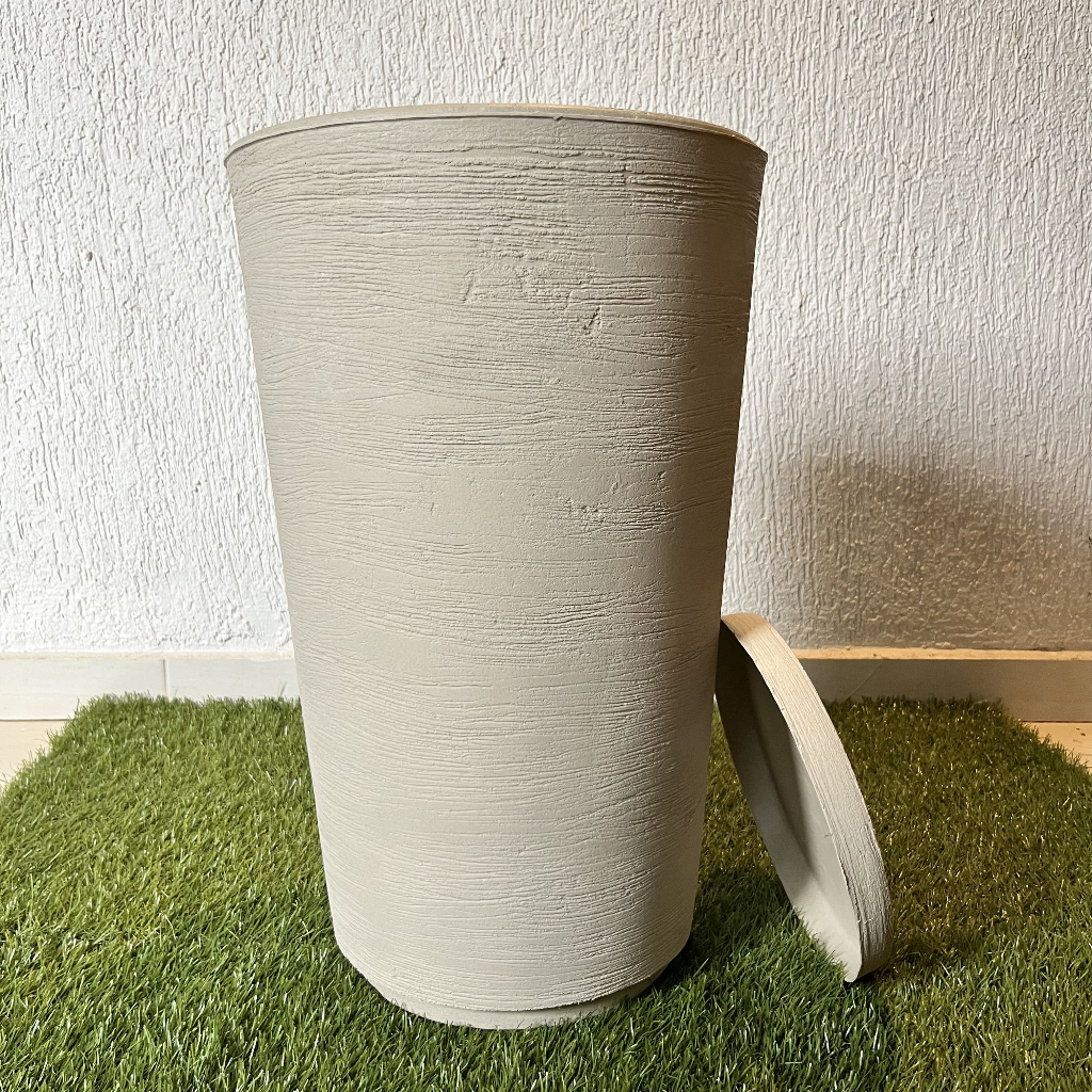Vaso Decorativo Polietileno para Plantas Coluna Cone Redonda Com Prato Medidas 52x32x23cm em Oferta na Shopee