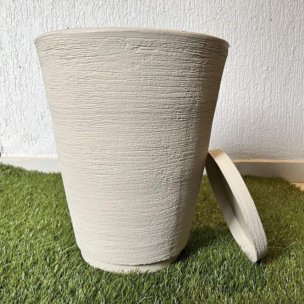 Vaso Decorativo Polietileno para Plantas Coluna Cone Redonda Com Prato Medidas 36x31x21cm em Oferta na Shopee