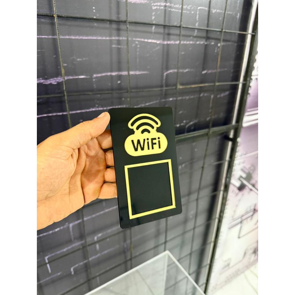 Placa Wi-Fi QR Code em Acrílico – Preto com Detalhes Dourados wifi