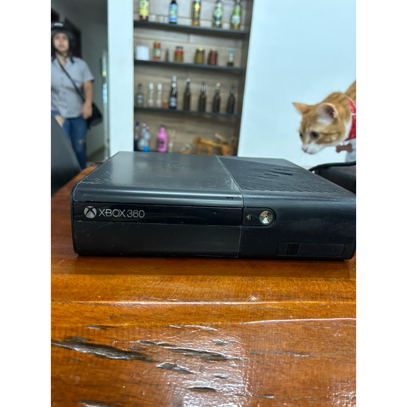 XBOX 360 DESTRAVADO + 3 CONTROLES + +50 JOGOS