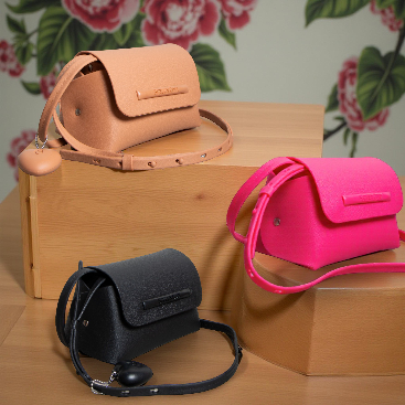Bolsinha Feminina Pequena Suellen com Coração – Clutch, Necessaire Porta Maquiagem
