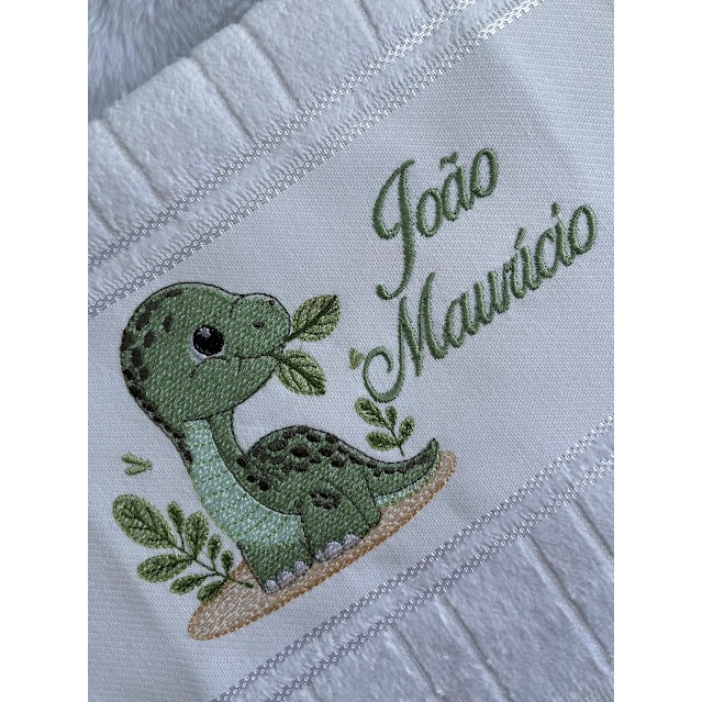 Toalha de boca bordada com nome do bebê em Oferta na Shopee