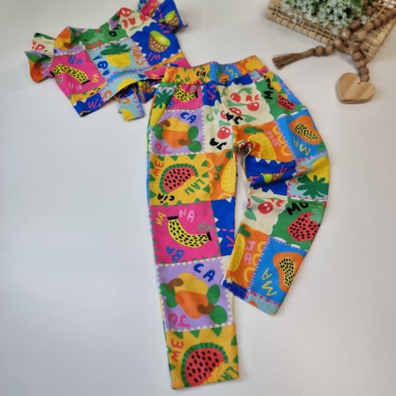 Conjunto Infantil Menina Calça Cropped Estampado Blogueirinha de 2 a 10 Anos Colorido Confortável