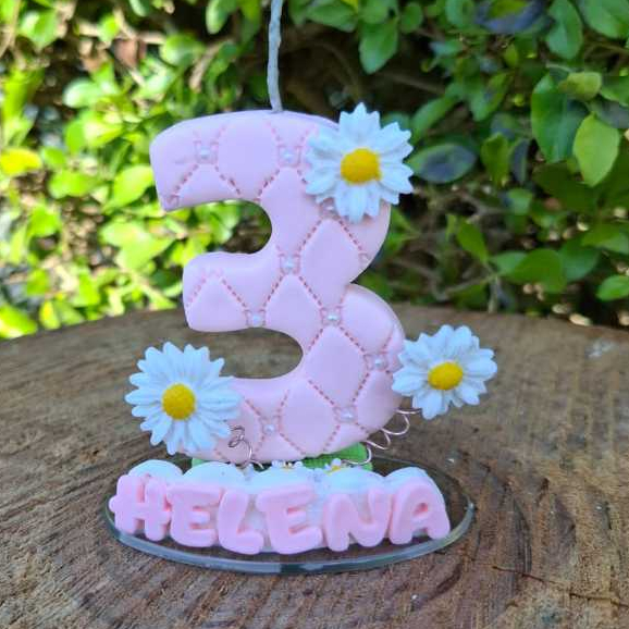Vela Personalizada MARGARIDA / Vela Aniversário Biscuit MARGARIDA / Topo de Bolo MARGARIDA (branca) em Oferta na Shopee