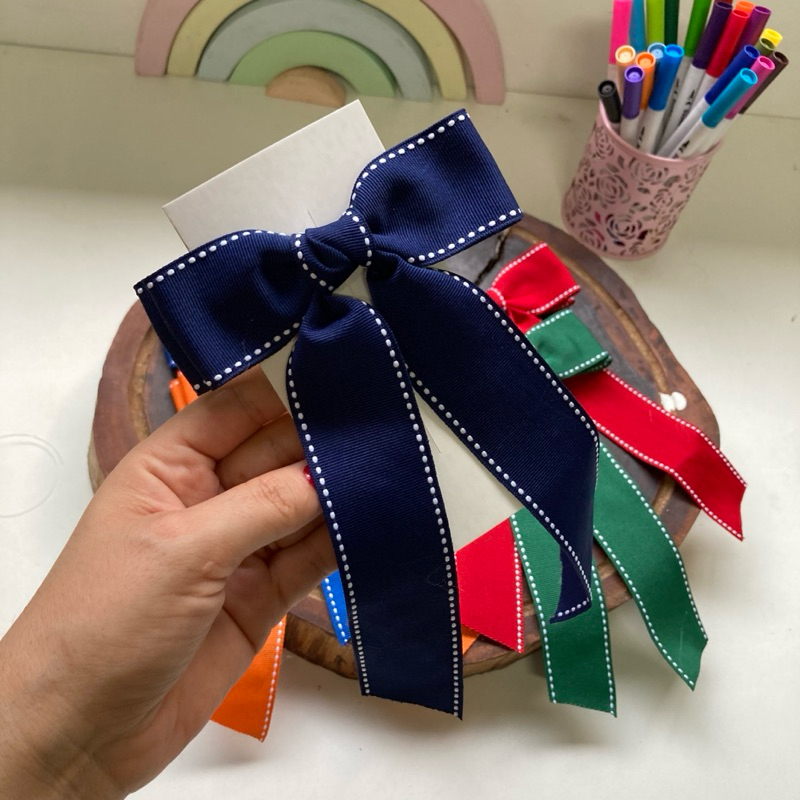 Laço Infantil Escolar de Ponta na Presilha ideal para a Volta às Aulas e em Oferta na Shopee