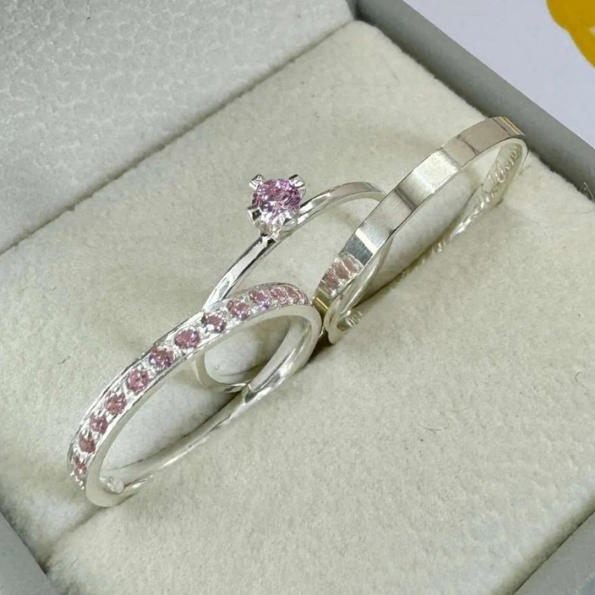 Par de Alianças Prata 950 2mm com 10 Pedras Rosa e Anel Solitário Personalizado