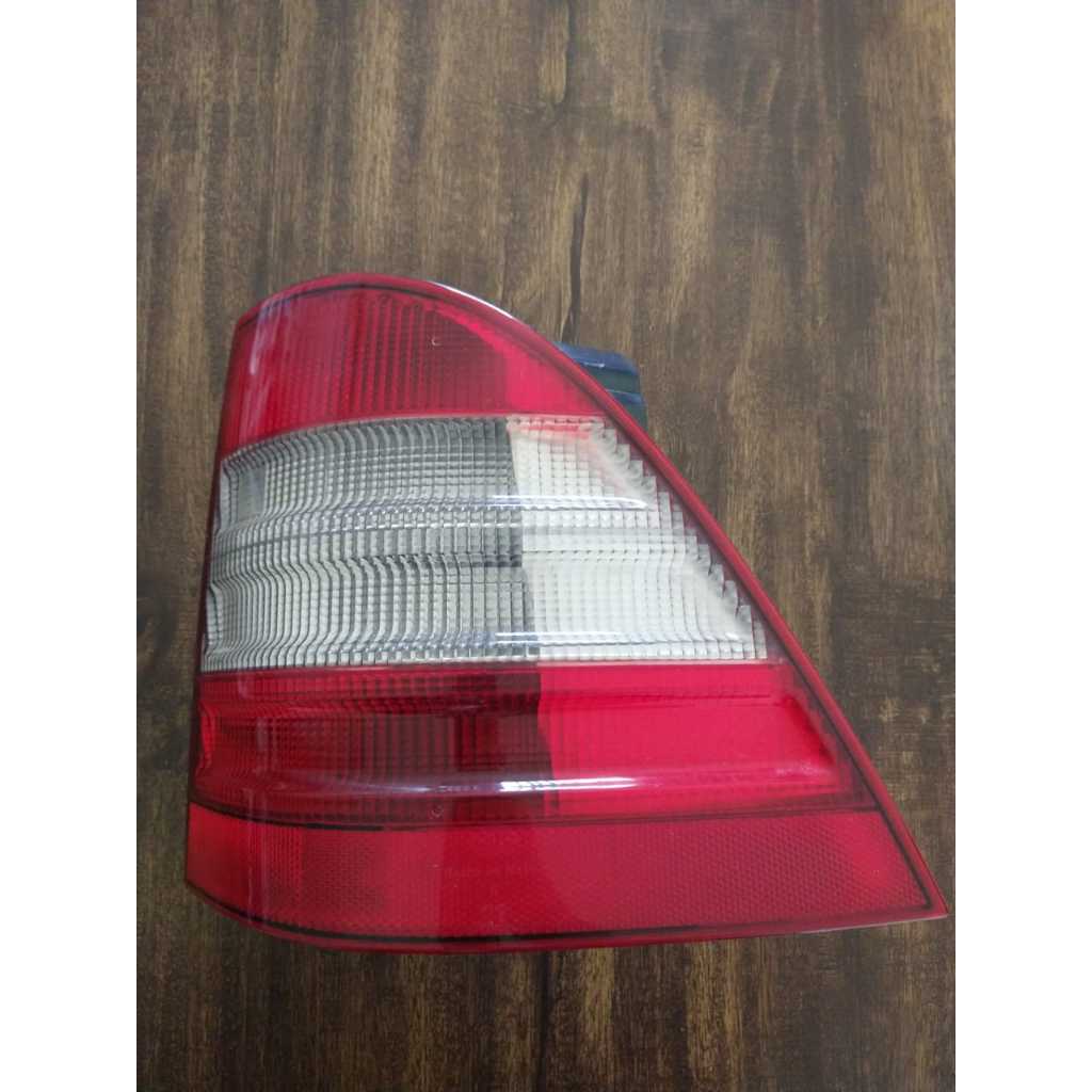 Lanterna Traseira Direita Camionete Mercedes Primeira Geração - W163 (1997 A 2005) - ML230 ML320 ML350 ML430 ML500