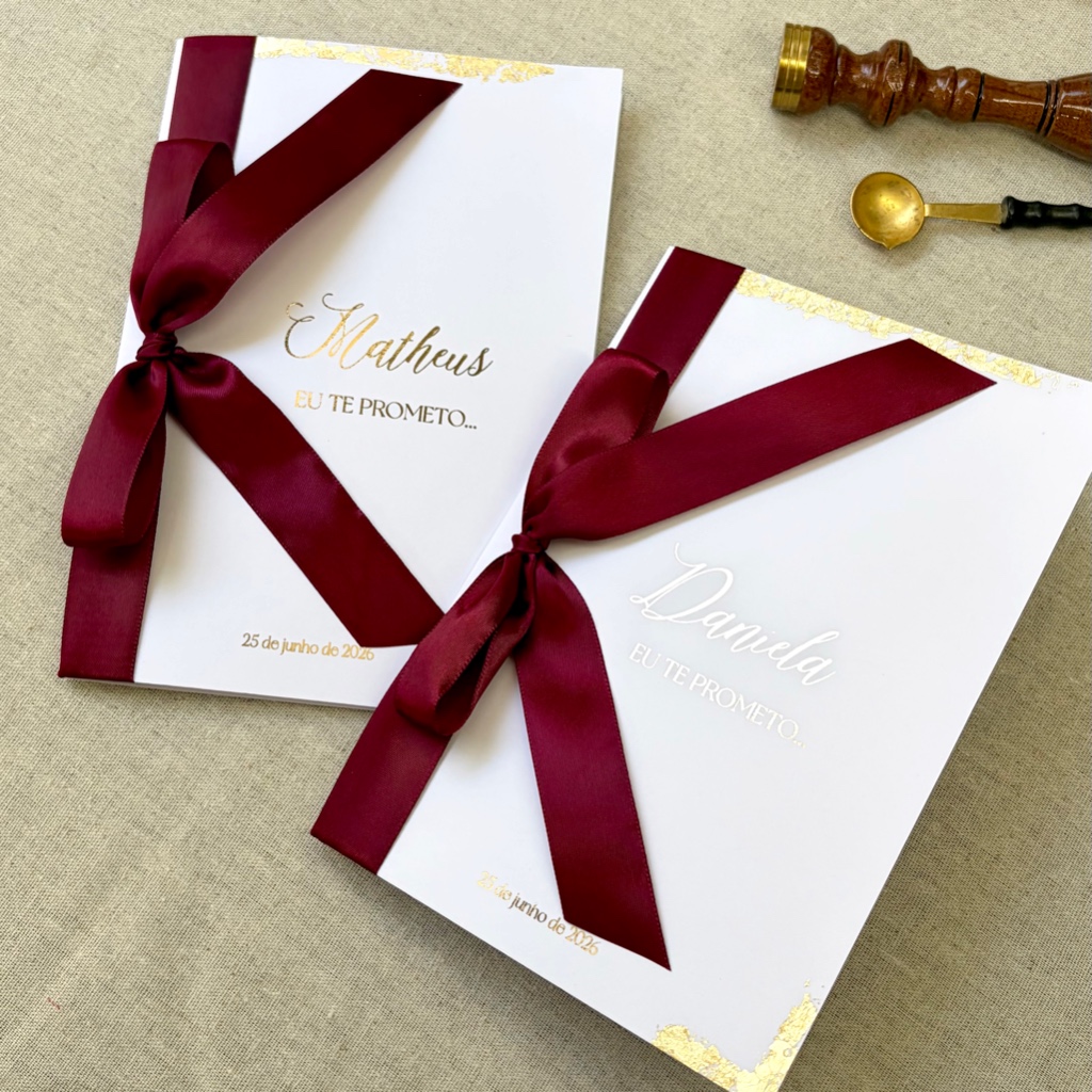 "Par de Cadernos de Votos dos Noivos de Casamento Personalizado com Fita de Cetim Marsala