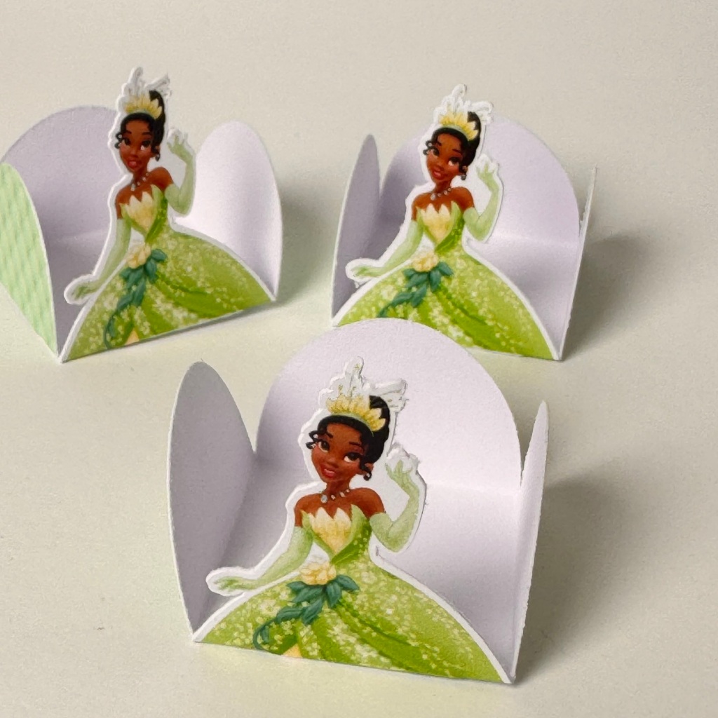 48 Forminhas para Doces A princesa e o sapo Tiana LUXO caixeta de doces, confeitaria 4 petalas pronta entrega em Oferta na Shopee
