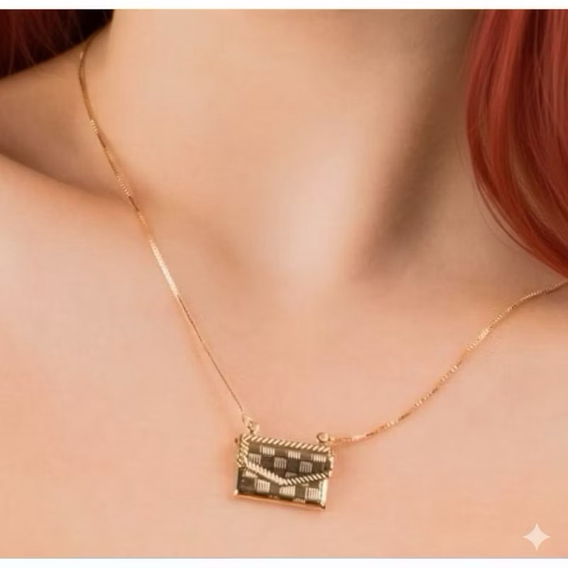 Colar Relicario Bolsa / Carteira Porta 4 fotos Banhada a Ouro 18k Linha Romena Presente Dia das Mães