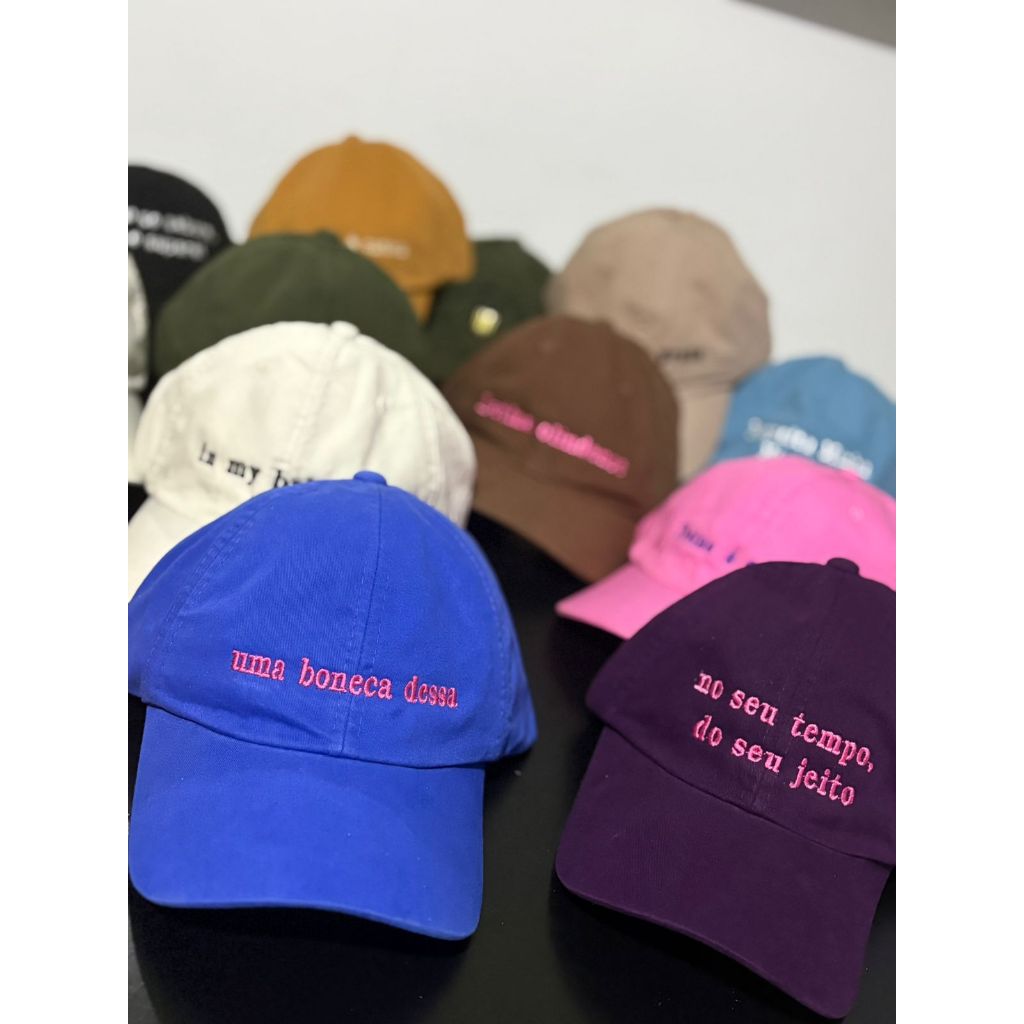 UMA BONECA DESSA - Boné personalizado escolha a cor em Oferta na Shopee