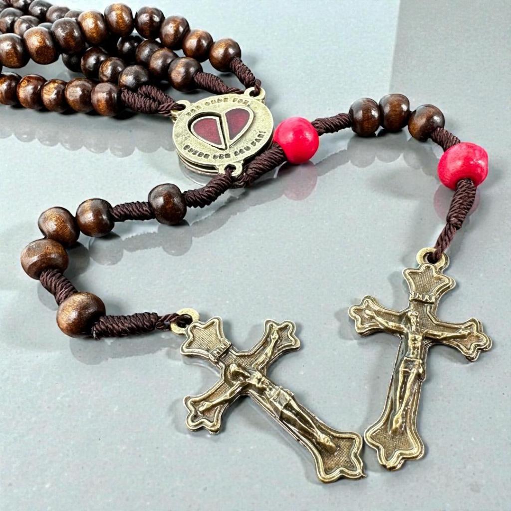 Terço para Casal Em Madeira Imbuia POR ONDE FOR QUERO SER SEU PAR| O QUE DEUS UNIUO HOMEM NÃO SEPARE 8mm