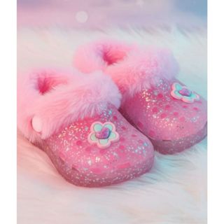 Pantufa infantil menina babuche pelinho flor coração juju shoes em Oferta na Shopee