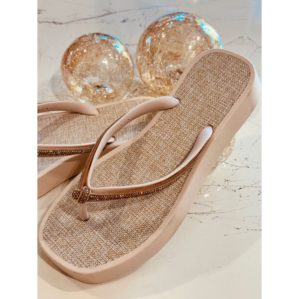 Chinelo Feminino Luxo Strass Sola Plataforma com palmilha .Sandalia leve 33 ao 40 Confortável Blogueira.