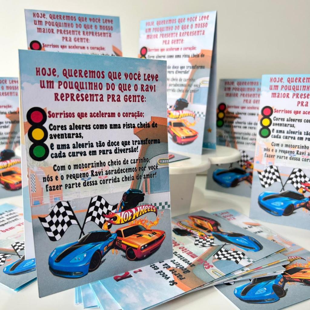 Centro de mesa plaquinha agradecimento aniversario carros hot wheels personalizado decoração de mesa