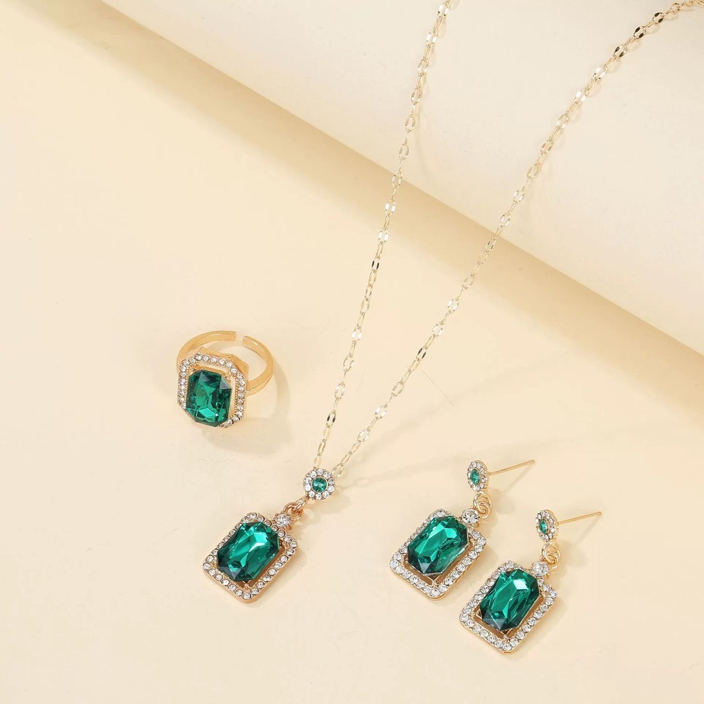 Conjunto Feminino Retrô com Esmeralda – Anel, Brincos e Pingente em 3 Peças em Oferta na Shopee