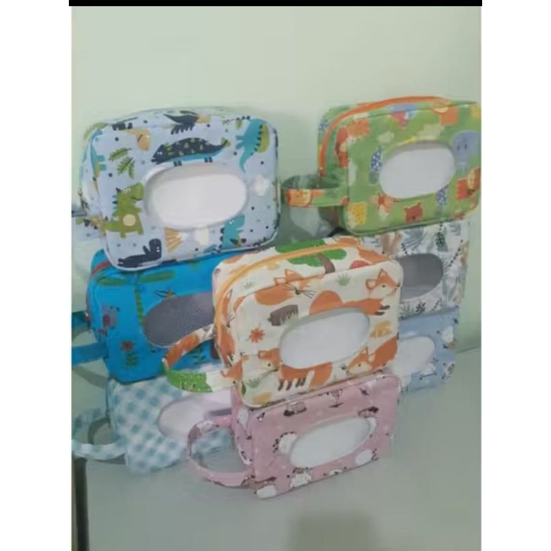 Nécessaire bolsinha porta fralda e lenço umedecido creche dinossauro safari