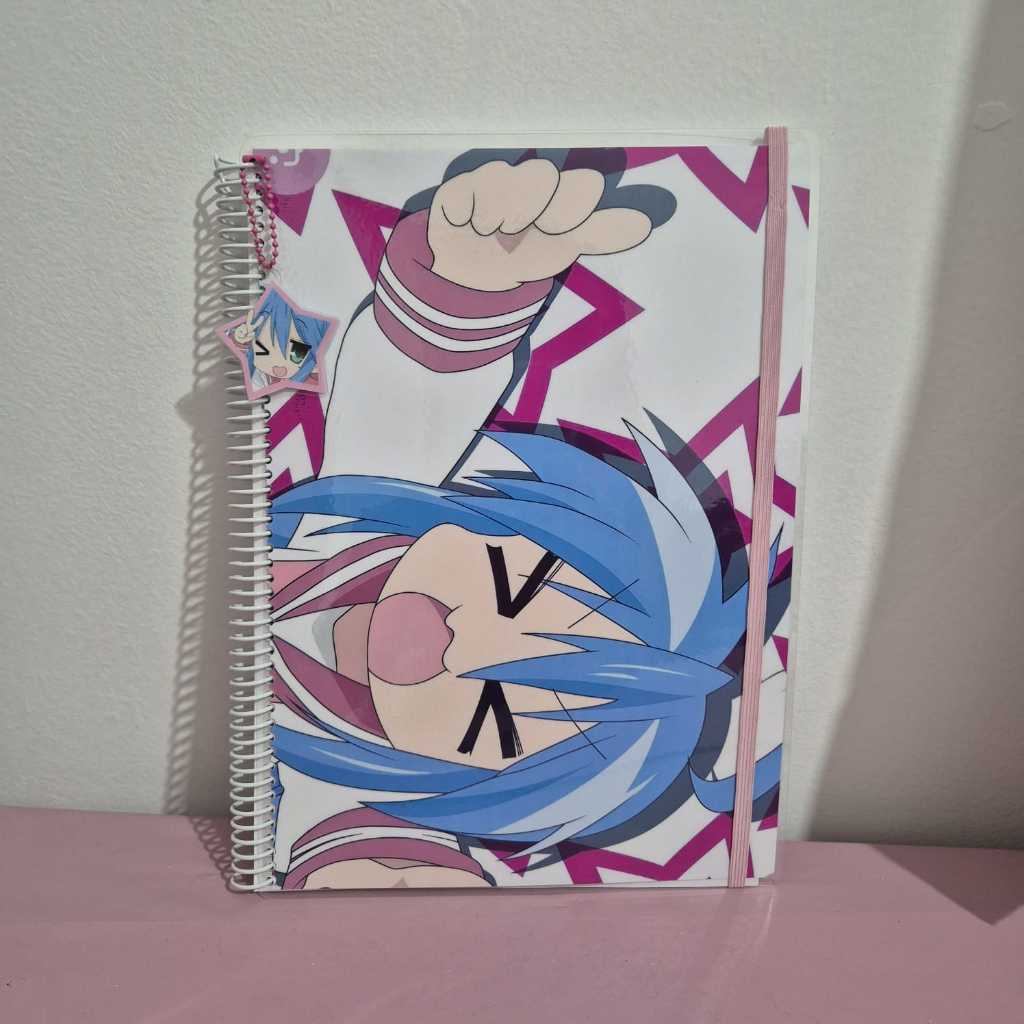 Caderno Universitário Personalizável do anime LUCKY STAR!! em Oferta na Shopee