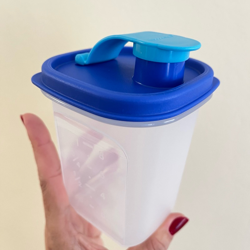 Tupperware Tupper Slim 350 ml Base Transparente, Tampa na cor Azul Escuro, e sobretampa na cor Azul Claro.