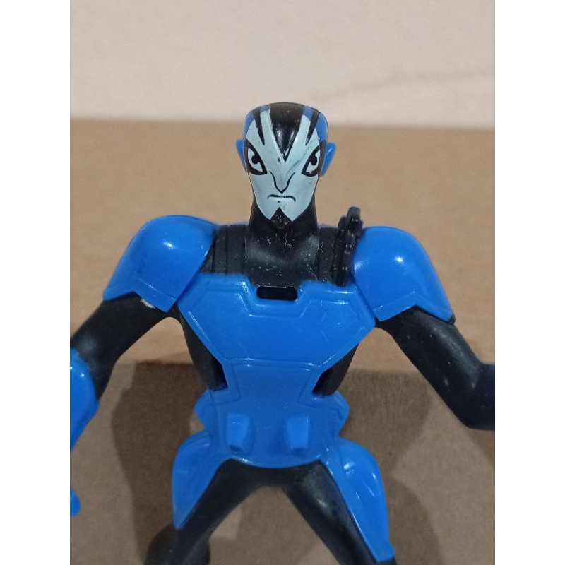 Brinquedo Boneco Rook Blonko Alien coleção Ben 10; McDonald's de 2013