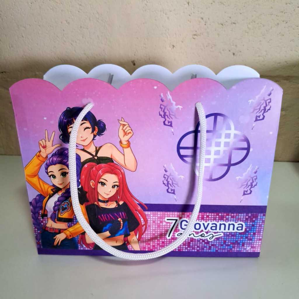 Sacolinhas Personalizadas PEGUE E MONTE tema GUERREIRAS K-POP 2 ~ HUNTRIX modelo nuvem ~ lembrancinhas ~ mimos