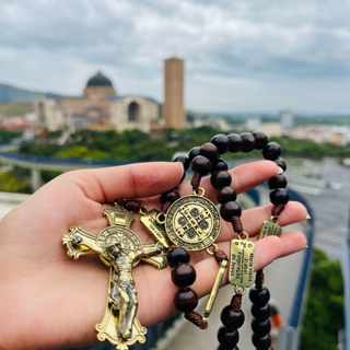 Terço Contemplação Dos Mistérios São Bento Bronze e Madeira Original em Oferta na Shopee