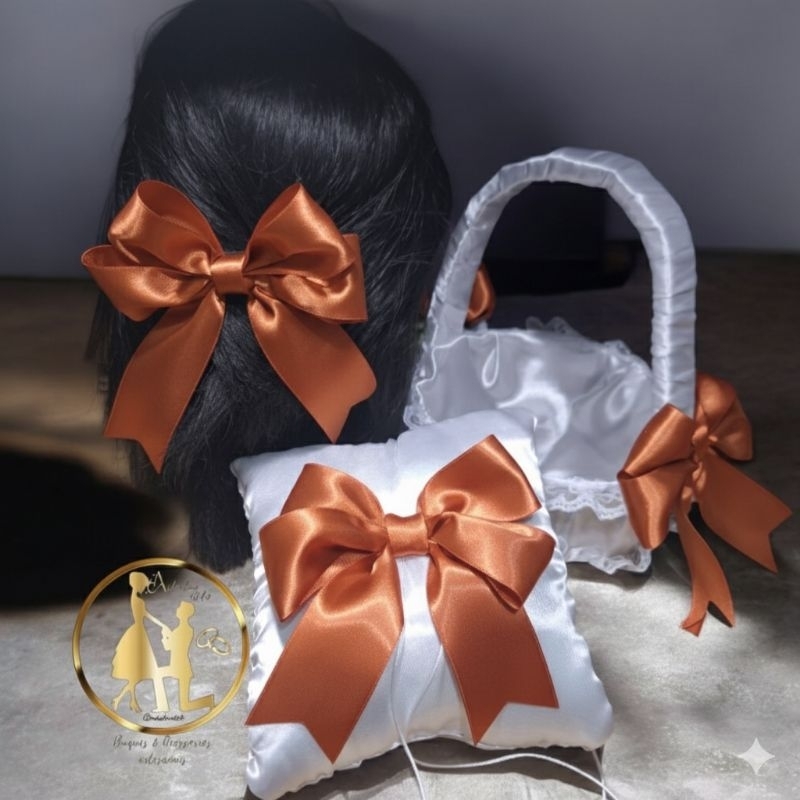 Kit Daminha Terracota e Branco + Cesta de Florista, Almofada para Alianças e Laços de Cabelo
