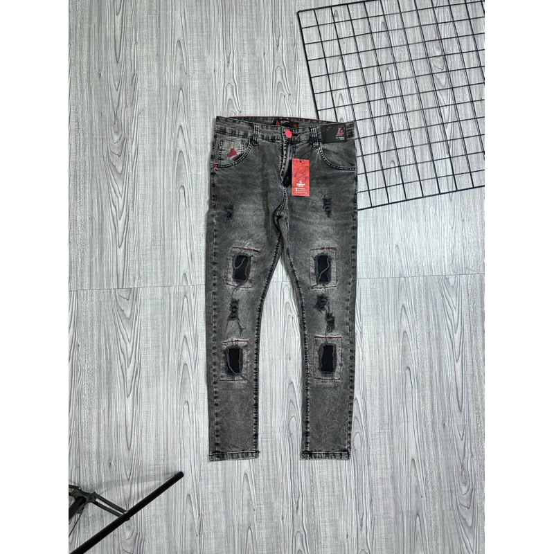 calça jogador com rasgos modelo diferenciado