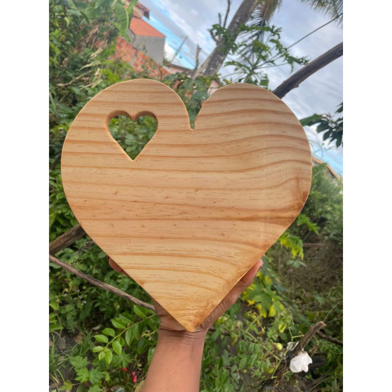 tábua de coração para colocar panela e forma de bolo