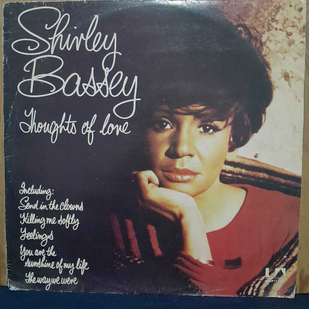 LP SHIRLEY BASSEY — THOUGHTS OF LOVE — LANÇAMENTO NACIONAL DE 1976. DISCO EM MUITO BOM ESTADO. CAPA COM LEVE DESGASTE.