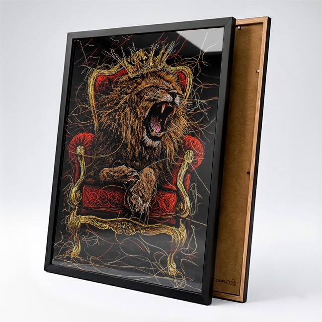 Quadro Rei Leão Poltrona Imponente Desenho Linhas Abstrata Moldura e Vidro