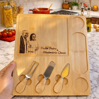 Kit Petisqueira em bambu com 3 utensílios Elegante Personalizada com foto e nome em Oferta na Shopee