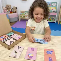 Brinquedo Pedagógico Em Madeira Estojo Quebra Cabeça Infantil Alfabeto Ilustrado