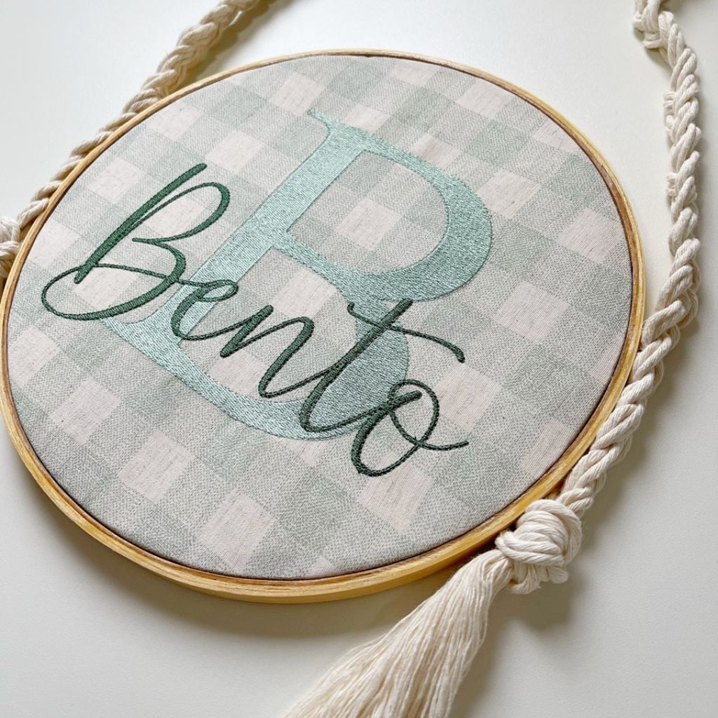 Quadro Bastidor Porta Maternidade Xadrez e Liso Bordado Personalizado em Oferta na Shopee