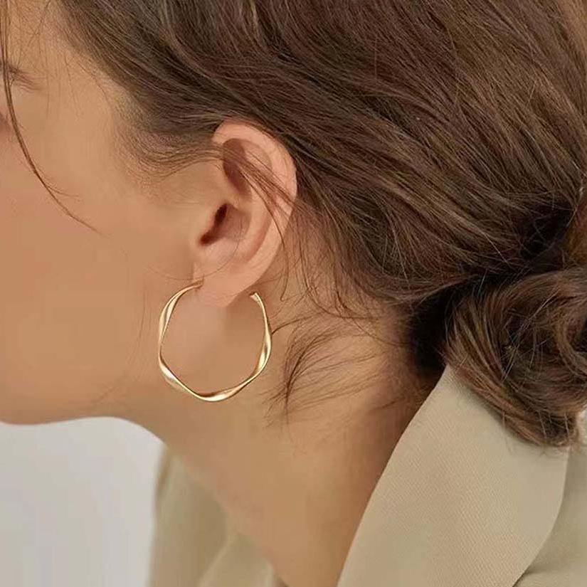 Brincos De Dourado Estilo Frio Simples Irregulares De em forma de c Metal em Oferta na Shopee