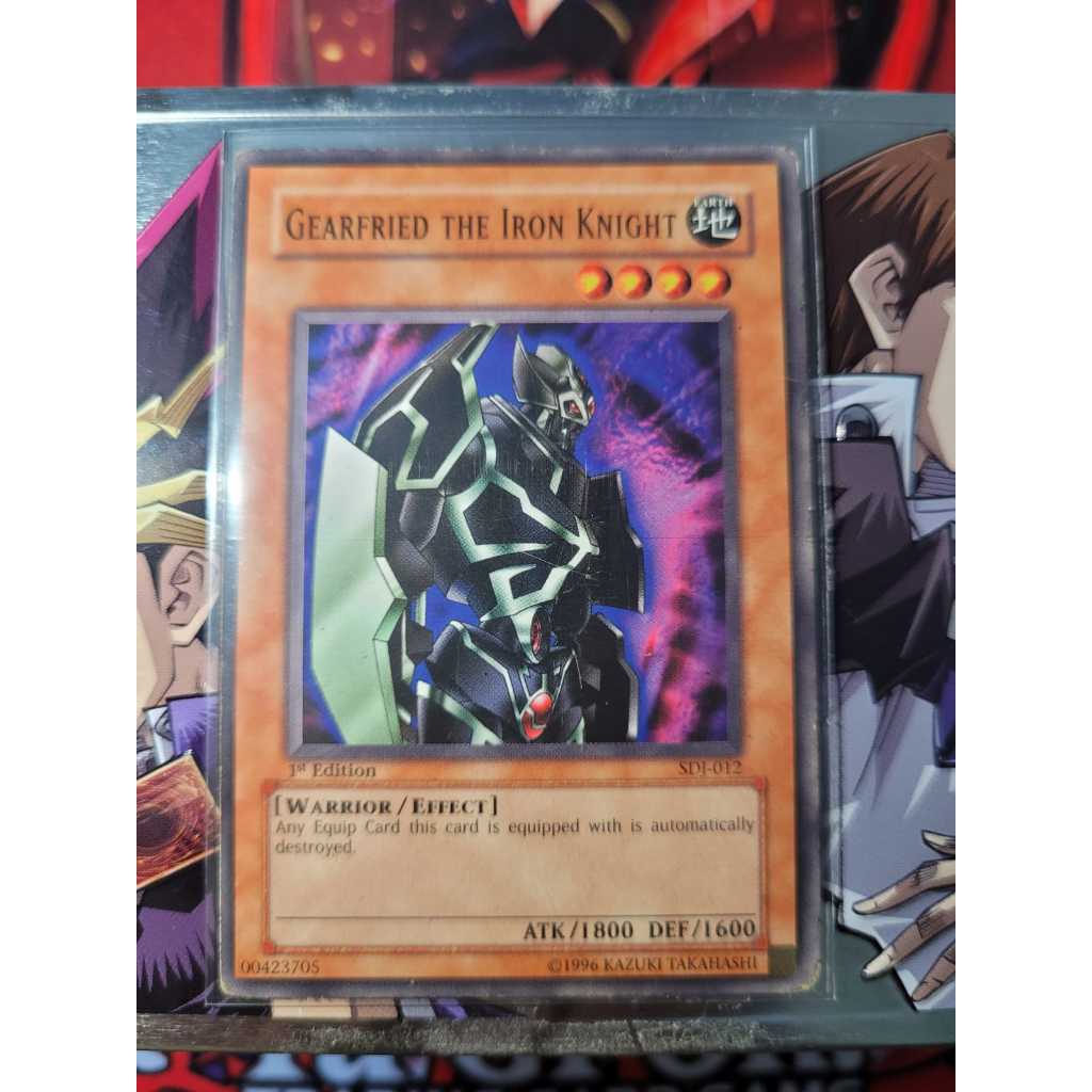 Gearfried the Iron Knight - Gearfried, o Cavaleiro de Ferro - Raridade COMUM - Carta de 2003 - Yugioh Original Konami.