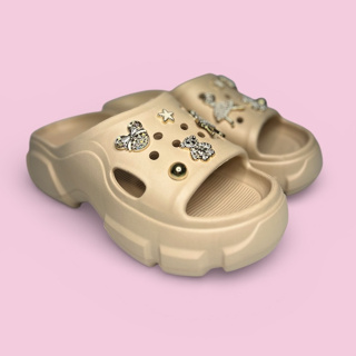 Chinelo Babuxe Sandália Plataforma Com Pins Sortidos em Oferta na Shopee