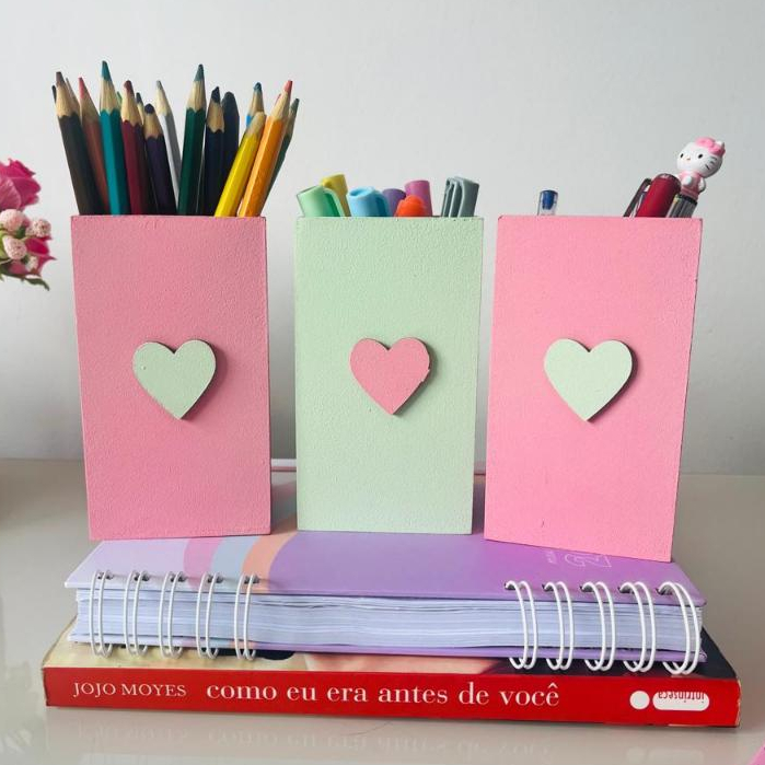 Kit com 3 Porta Lápis com coração - Organizador de Mesa e Escritório em Oferta na Shopee
