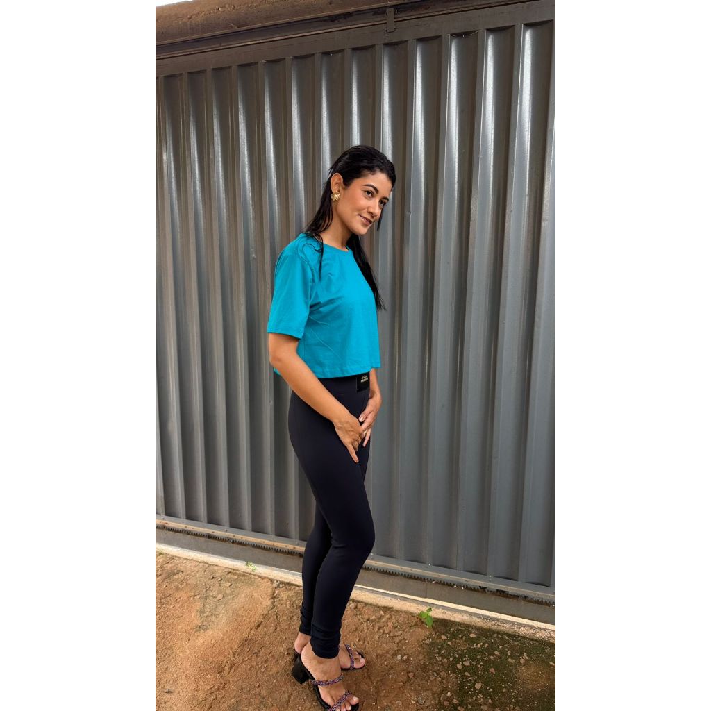 Camiseta Cropped Oversized Algodão Premium  100% Algodão Leve Fresca  Confortável Lisa
