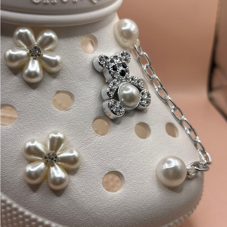 Kit 8 Pins Prateados para Babuche | Botom / Pingente Decorativo | Personalização Moderna e Elegante em Oferta na Shopee